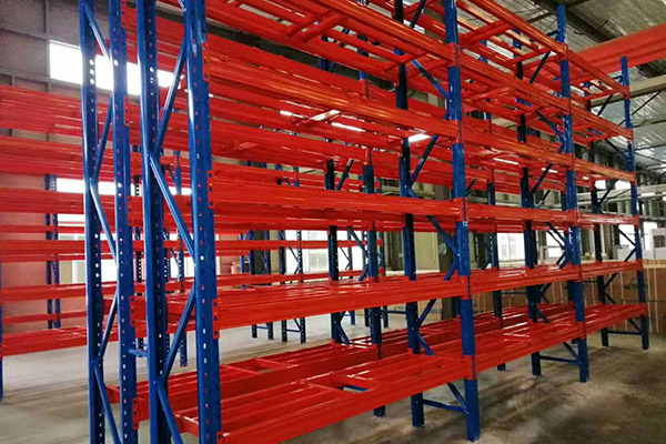 重型托盤(pán)貨架安裝完成