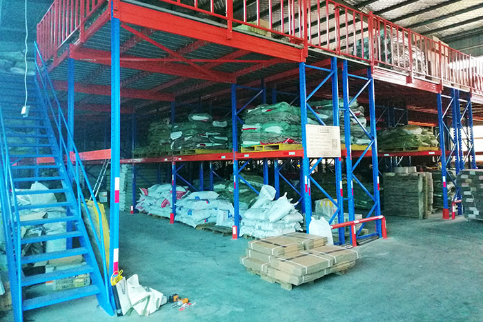 下層橫梁貨架，上次平臺